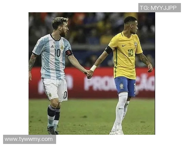 足球明星苏牙的孩子成长记：从小球场到未来的希望之星